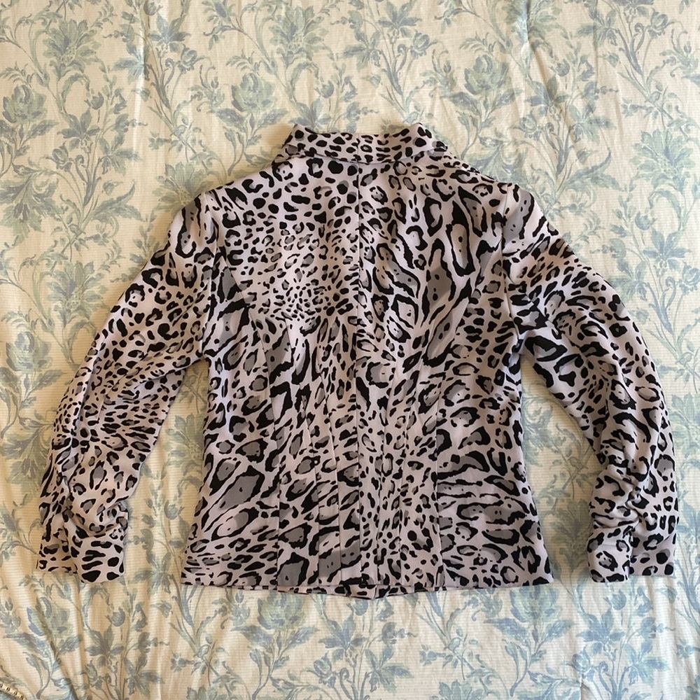 Size 2 Cache Jacket - image 2